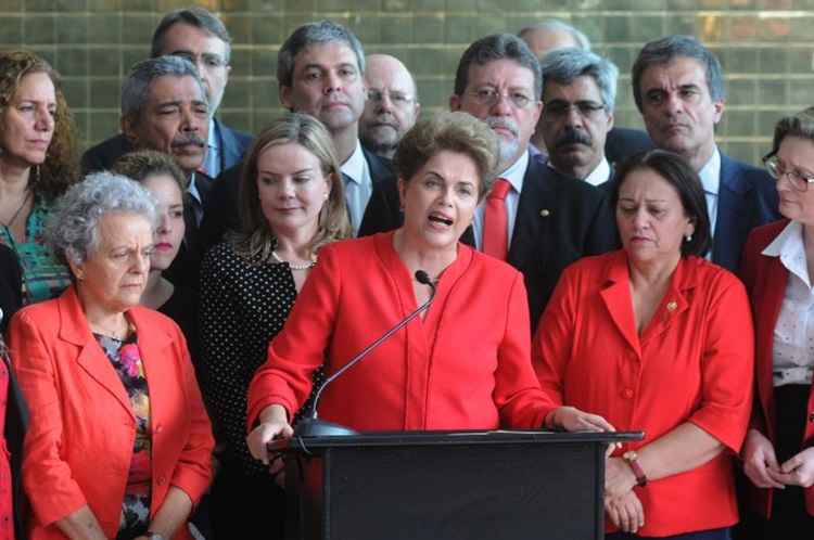 Indagado por um repórter se a história teria sido outra se Cunha tivesse conseguido os três votos do PT no conselho, Temer respondeu: 