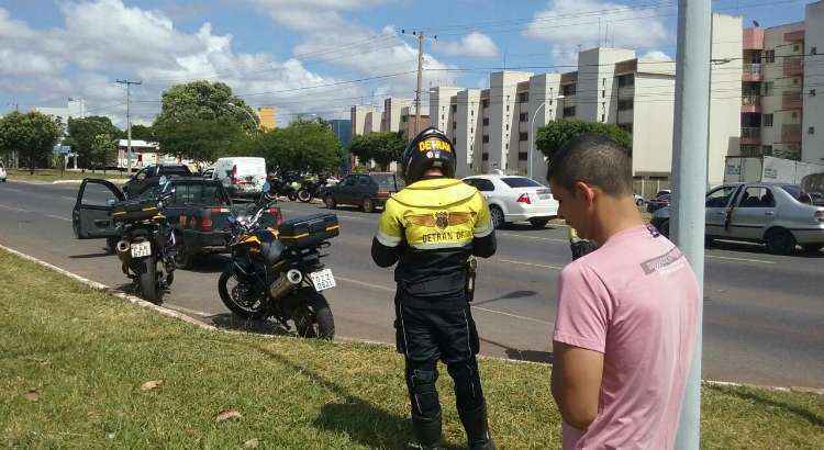 Ao todo, 129 veículos foram recolhidos ao Depósito do Detran por irregularidades