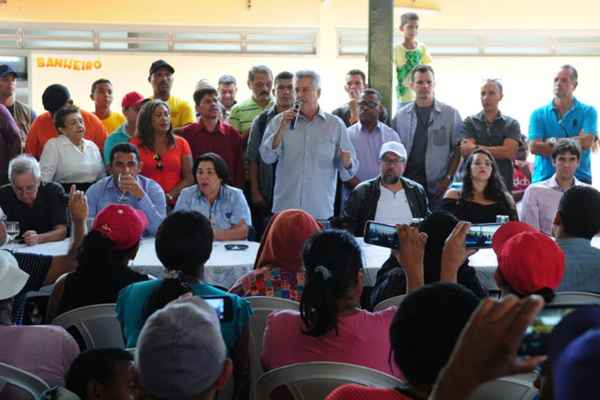 O espaço que abrigaria uma unidade de acolhimento na Área Especial A da QNR 2 de Ceilândia será transformado em escola. O anúncio foi feito nesta segunda-feira (1º) pelo governador Rollemberg, durante reunião com lideranças locais