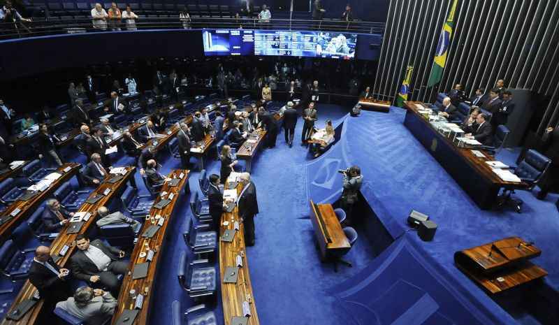 A votação foi feita em bloco e a maioria esmagadora dos pedidos aprovados pedem audiências públicas