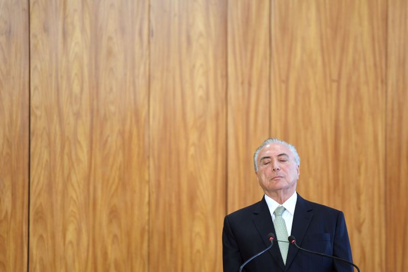 O presidente disse que o déficit fiscal dos estados prejudica a vida de muitos trabalhadores e citou, como exemplo, a foto de uma pensionista em frente à Assemblea Legislativa do Rio de Janeiro