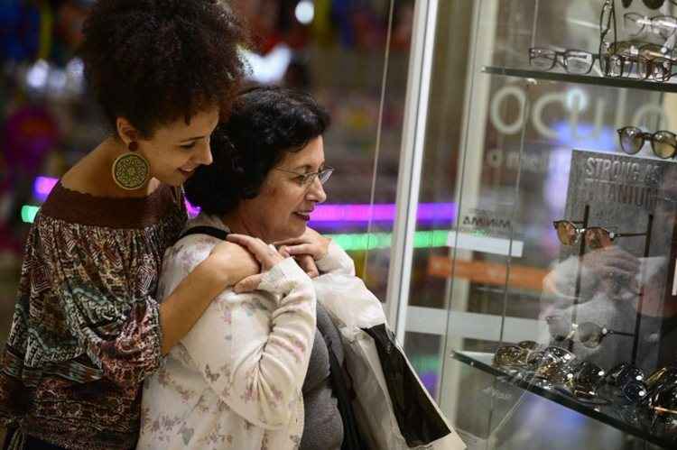 Ana Carolina Amorim, com a mãe,Thelma Rabello: a receita é velha, mas vale pesquisar muito antes de comprar