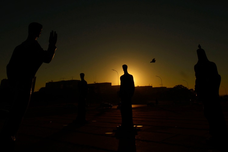 Apesar da temperatura máxima registrar 28°C nos períodos mais quentes da tarde, a temperatura mínima pode chegar a 13°C durante a madrugada