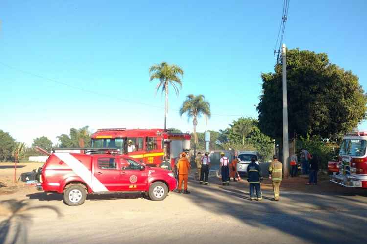 De acordo com o Corpo de Bombeiros, o proprietário do lugar havia feito manutenção de uma máquina quando a substância vazou para imóveis vizinhos