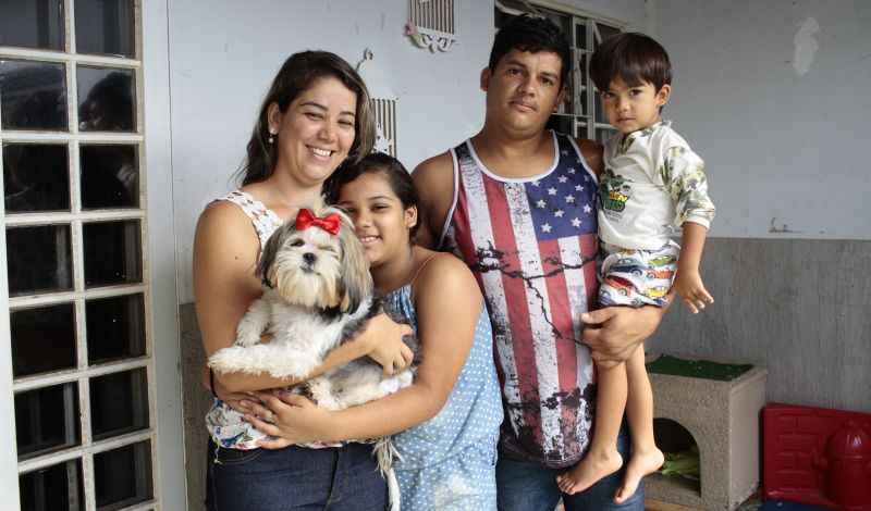 No último dia 16: a família reunida com a  shih tzu