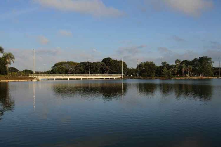 A tendência é de que o tempo nublado e chuvoso dê espaço para altas temperaturas nos próximos dias