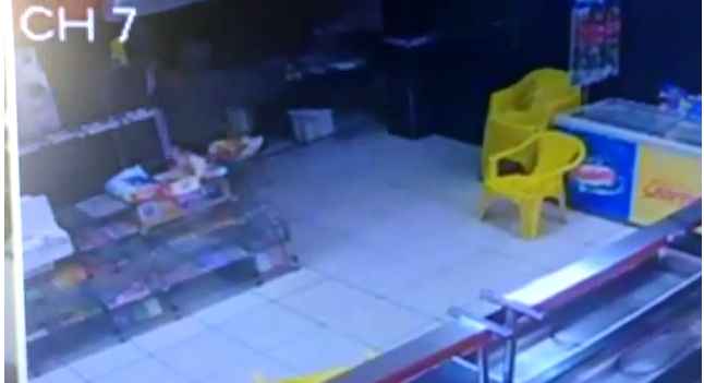 Ladrão é preso após ficar preso em chaminé de restaurante