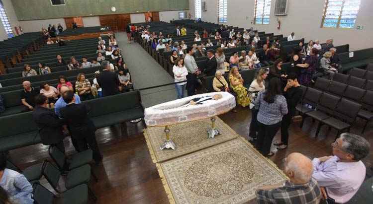 Amigos e familiares se reuniram na Igreja Batista Central de Brasília para o adeus ao pastor