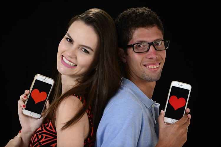 Graças à internet, Atila Arantes e Marine Weizenmann estão juntos: casal se conheceu no extinto Orkut, há 10 anos