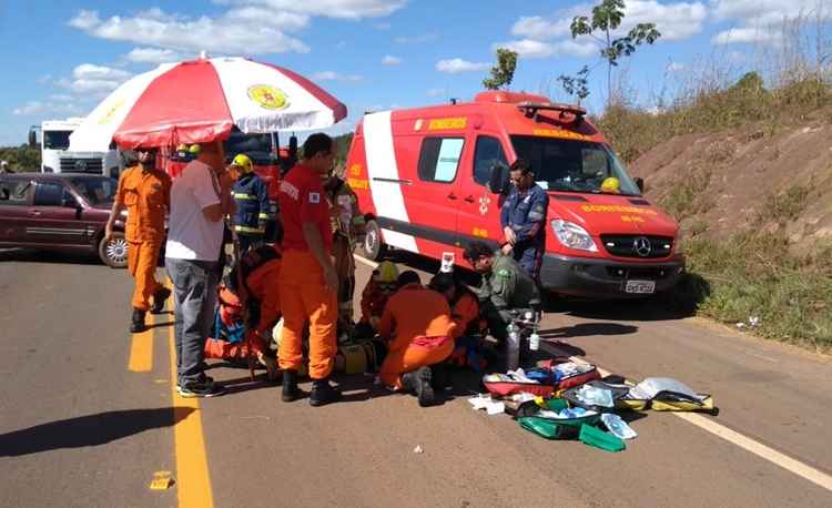 A menina foi atingida enquanto atravessava a BR para entrar no transporte escolar