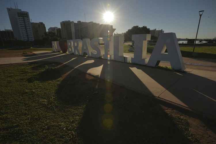 A tendência é de que o tempo se mantenha estável, sem chuvas e com poucas nuvens nos próximos dias