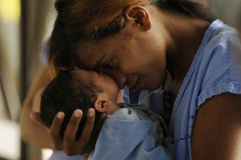 Os sinais do cansaço só não eram maiores que o alívio de ter o filho nos braços outra vez