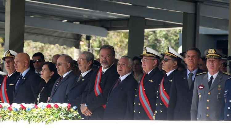 Michel Temer participa de Cerimônia militar na Marinha