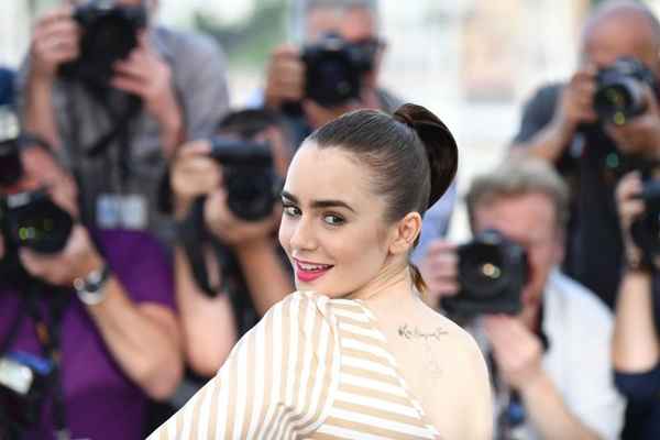 Atriz Lily Collins traz alívio para fãs do cantor