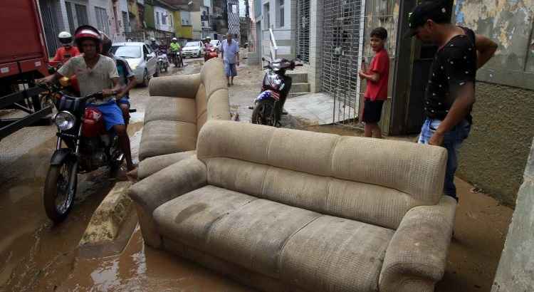 Em um intervalo de 8 horas, entre 16h desta terça-feira (20/6) e a 0h desta quarta-feira (21/6), 11 estações pluviométricas anotaram volume de chuva maior do que o esperado para todo junho