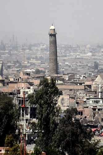 Minarete em Mossul foi um dos últimos monumentos destruídos pelo EI