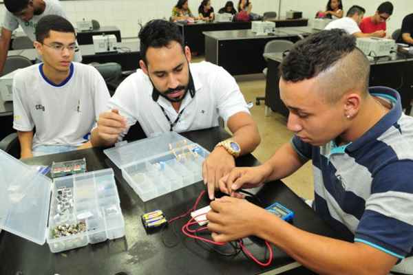 Matheus Pereira, de 18 anos, é aluno do primeiro semestre de telecomunicações na Escola Técnica de Brasília