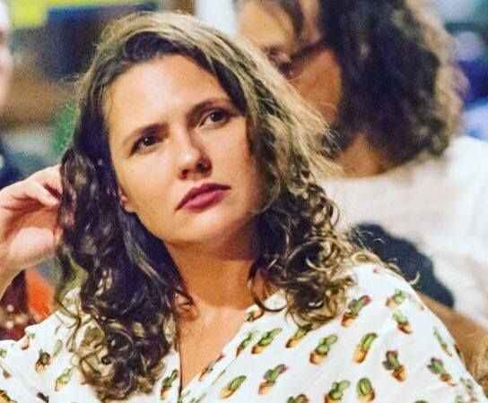 Livro de poemas é o quarto de Carla Andrade:  o amor, a violência e a memória