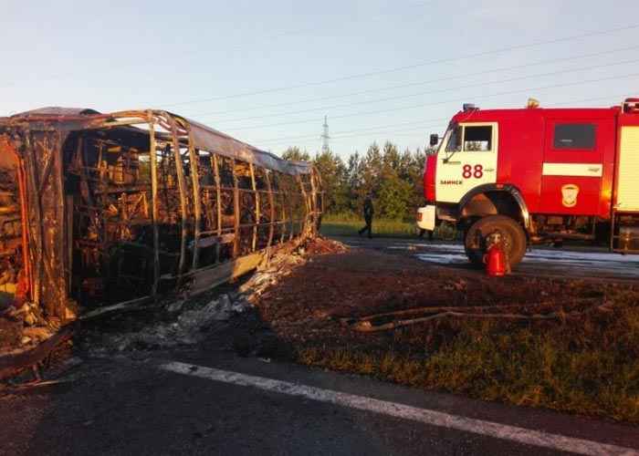 O ônibus pegou fogo em seguida