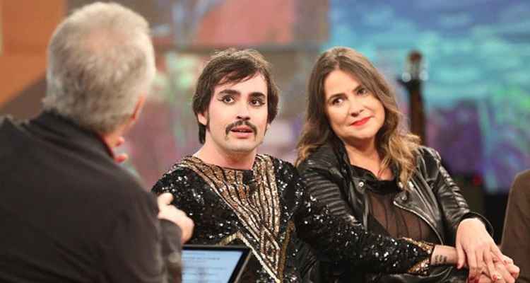 Johnny Hooker é convidado do programa Conversa com Bial