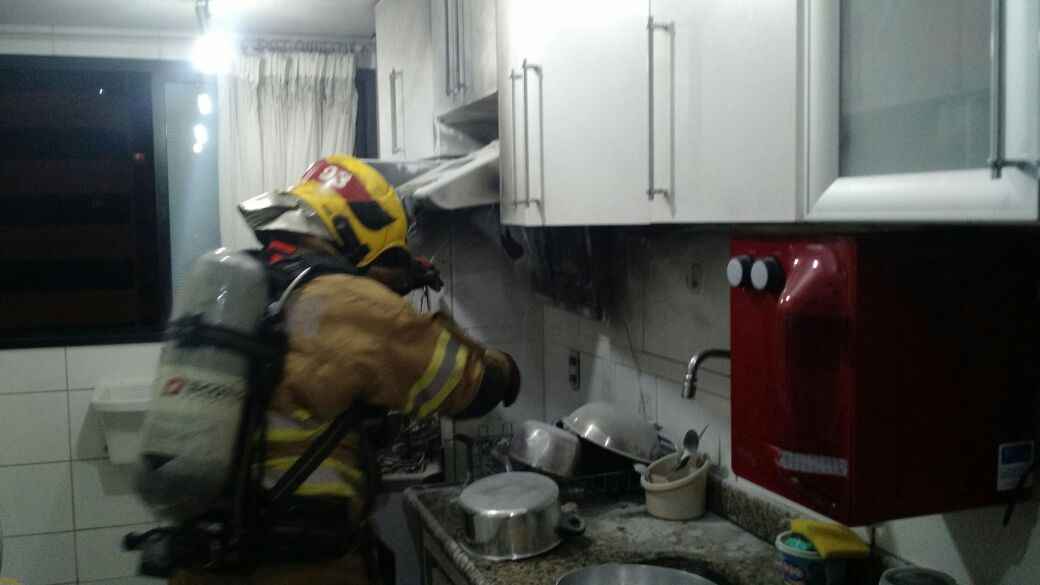 Equipe do Corpo de Bombeiros Militares do DF apagou o princípio de incêndio