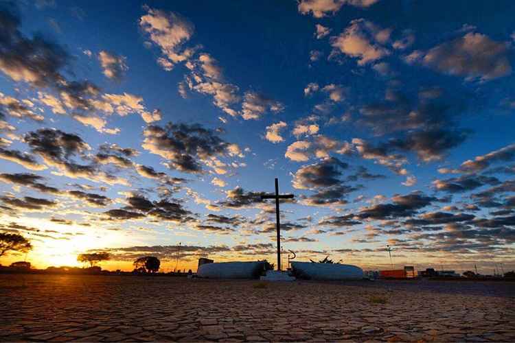 Nesta quarta-feira (19/7), a temperatura mínima atingiu 11°C na madrugada, enquanto a previsão é de que a máxima chegue a 24°C nos períodos mais quentes da tarde. A umidade relativa do ar deve variar de 80% a 30%.