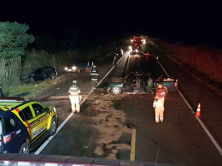 A colisão entre três veículos aconteceu na DF-345, via de ligação entre a BR-020 e São Gabriel (GO)