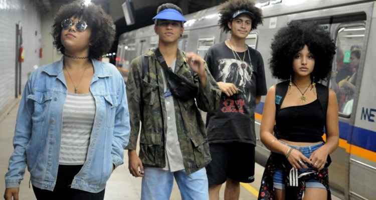 Moradores de Ceilândia, Stefanny Juliana, Junior, Wilker e Daniela pegam o metrô para ir ao 