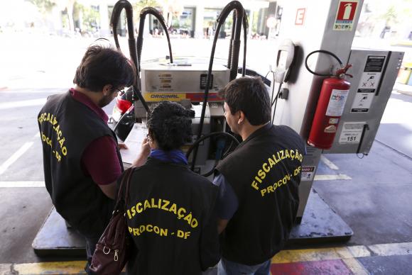 Procon fiscaliza postos de gasolina no DF (31/7)