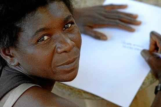 Shirley Ananias largou a escola aos 11 anos. Seu sonho é garantir um futuro melhor para a filha, Bruna, de 3 anos: 