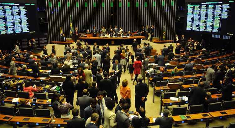 Mais cedo a decisão do líder da bancada tucana, deputado Ricardo Tripoli (SP), de orientar o voto contra Temer pegou muitos deputados da sigla de surpresa