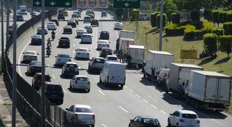 Quadrilhas usavam falsas barreiras nas rodovias para roubar cargas