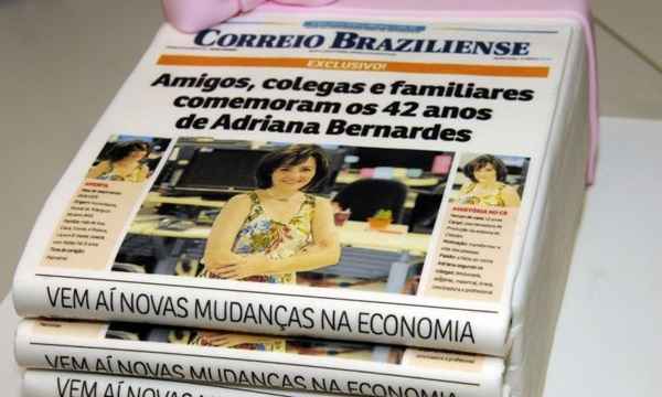 Em parceria com a mãe e a irmã, microempreendedora individual trabalha e atende clientes num ateliê na casa dela, em Taguatinga