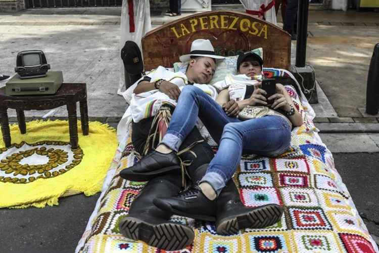 Edição deste domingo incluiu prêmios ao melhor pijama, malabarismo com travesseiros e uma corrida em camas com rodas