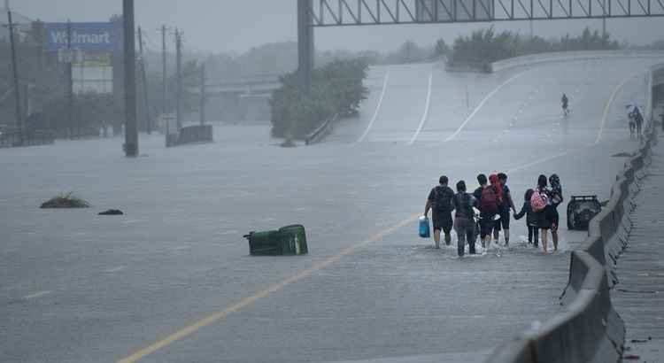 No momento, a meteorologia espera que o Harvey siga para o leste nos próximos cinco dias, até o limite entre os estados do Texas e Louisiana