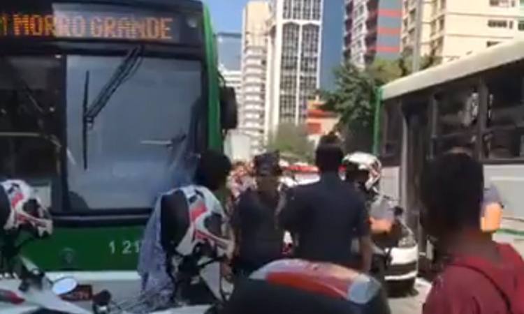 Na primeira vez, Diego Ferreira de Novais foi detido após ejacular no pescoço de uma mulher, dentro de um ônibus que circulava pela avenida Paulista