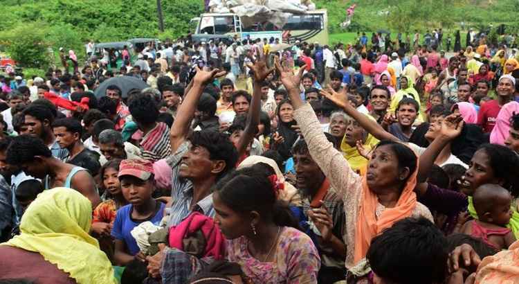 No dia 25 de agosto os ataques de rebeldes rohingyas contra delegacias birmanesas provocaram uma intensa repressão do exército