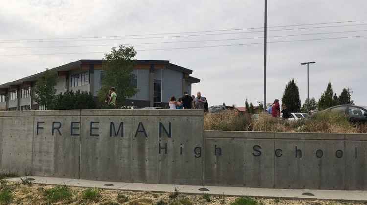 O incidente foi registrado na Escola Freeman, no povoado de Spokane, a 460 km de Seattle, estado de Washington