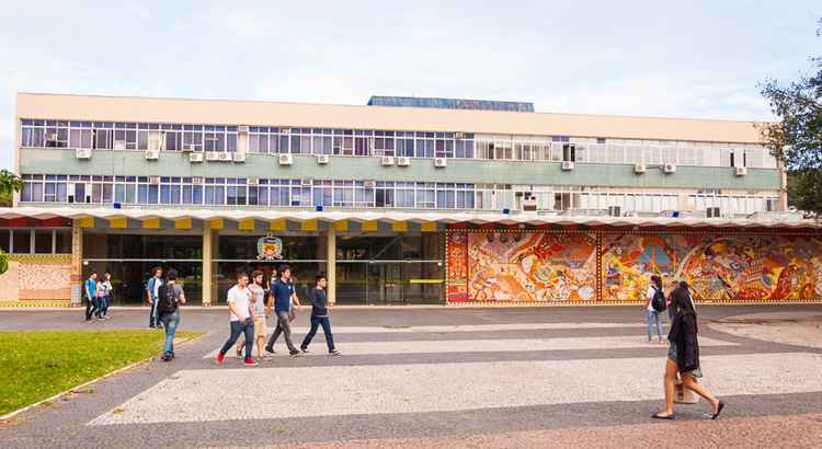 Reitoria da UFSC: fraude em bolsas para ensino à distância