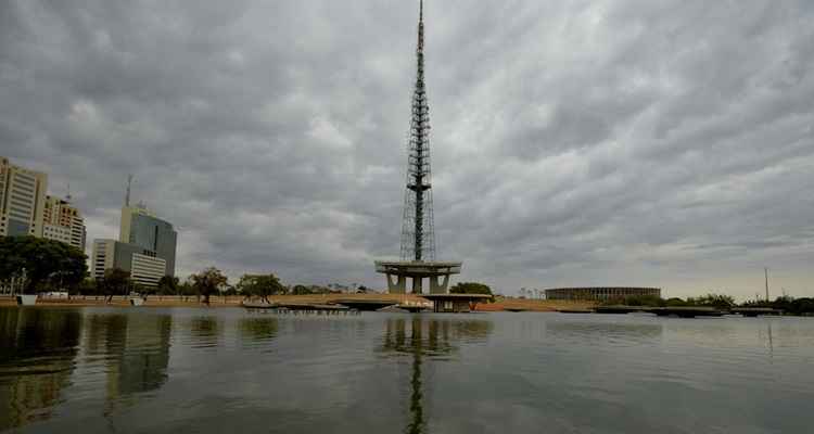 Brasília amanheceu nublada nesta quarta-feira. Probabilidade de chuva aumenta ao longo da semana