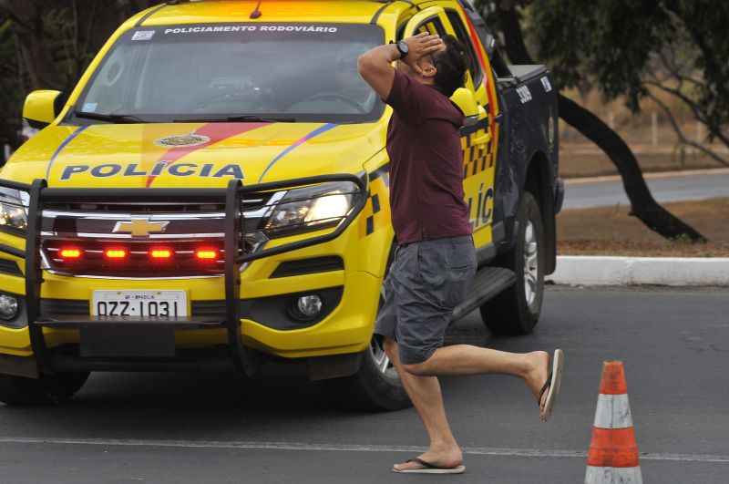 Carlos Eduardo se desesperou ao encontrar os corpos do pai e do irmão