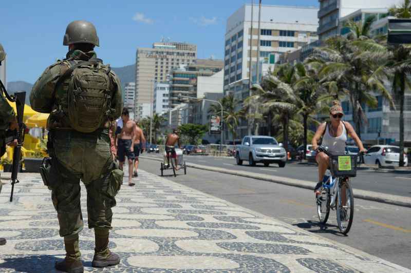 As Forças Armadas ocuparam a Rocinha durante uma semana: efetivo tem sido cada vez mais acionado para fazer segurança interna do país