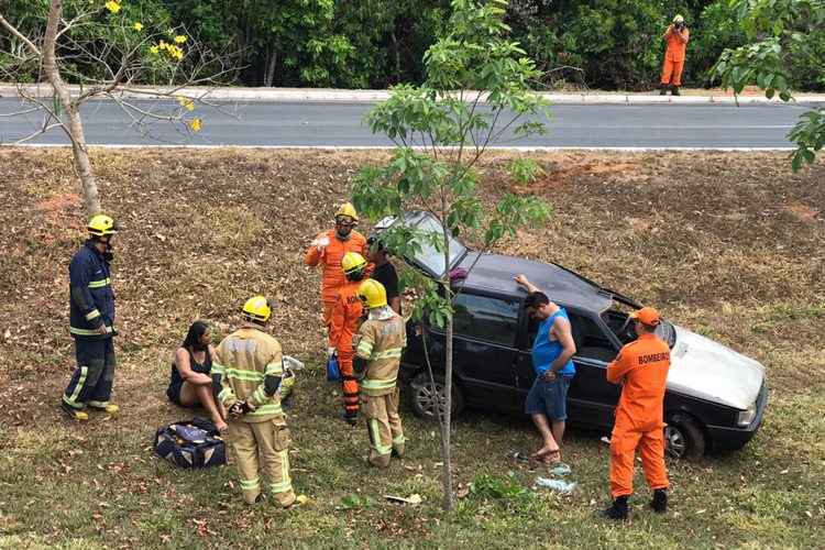 Os bombeiros, levaram a vítima para o Hospital de Base do Distrito Federal. Ela se queixava de dores abdominais