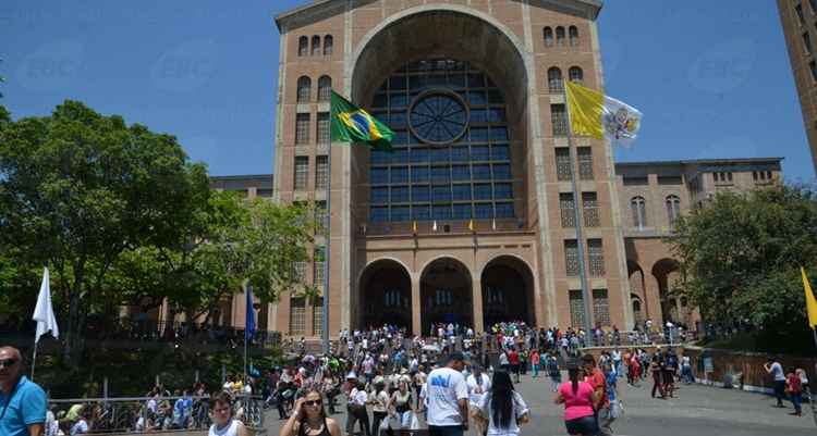 A celebração este ano comemora os 300 anos da aparição da imagem de Nossa Senhora Aparecida