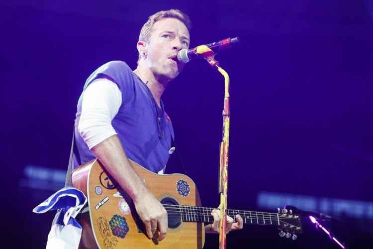 Vocalista do Coldplay canta 'Pretty Woman' para Julia Roberts