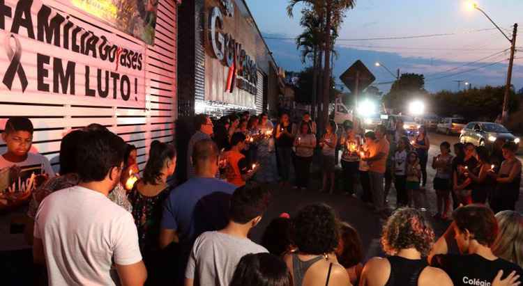 Duas pessoas morreram e quatro ficaram feridas por aluno