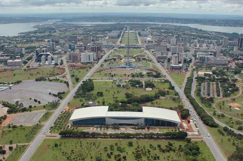 Funcionários do Centro de Convenções Ulysses Guimarães encontraram uma bolsa suspeita do lado de fora do prédio e acionaram o Esquadrão Anti-bomba