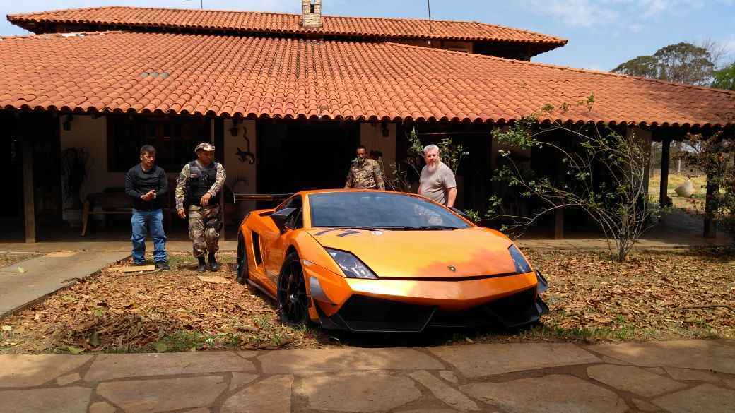 Justiça do DF apreende Lamborghini em chácara de Brazlândia