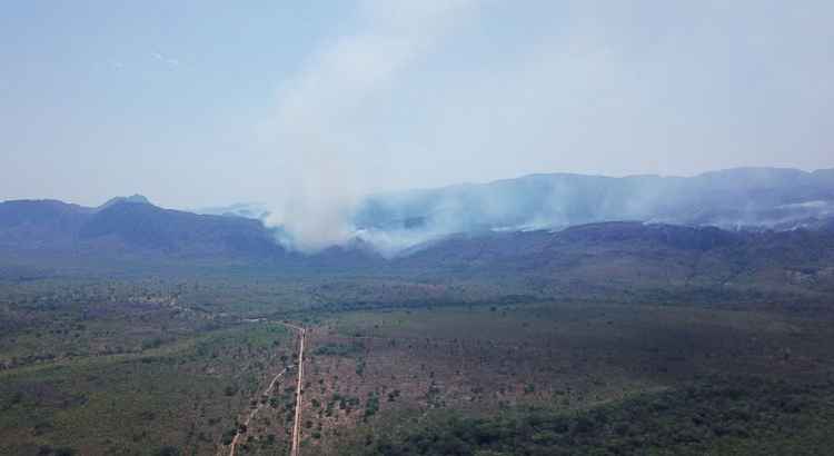 Segundo a meteorologista consultora do Inmet, Ingrid Peixoto, a baixa de chuvas se deu por uma massa de ar quente e seca, que inviabiliza a formação de nuvens, eleva as temperaturas e baixa a umidade relativa