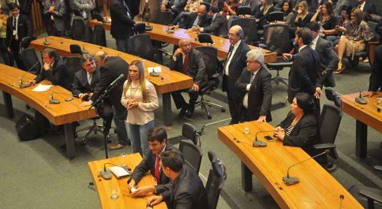 Distritais aprovam projeto de lei que regulamenta PDAF